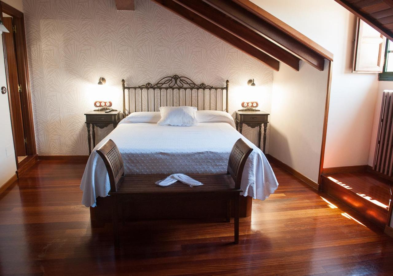 Casa De Costoia Guest House ซานติอาโก เด กอมโปสเตลา ภายนอก รูปภาพ