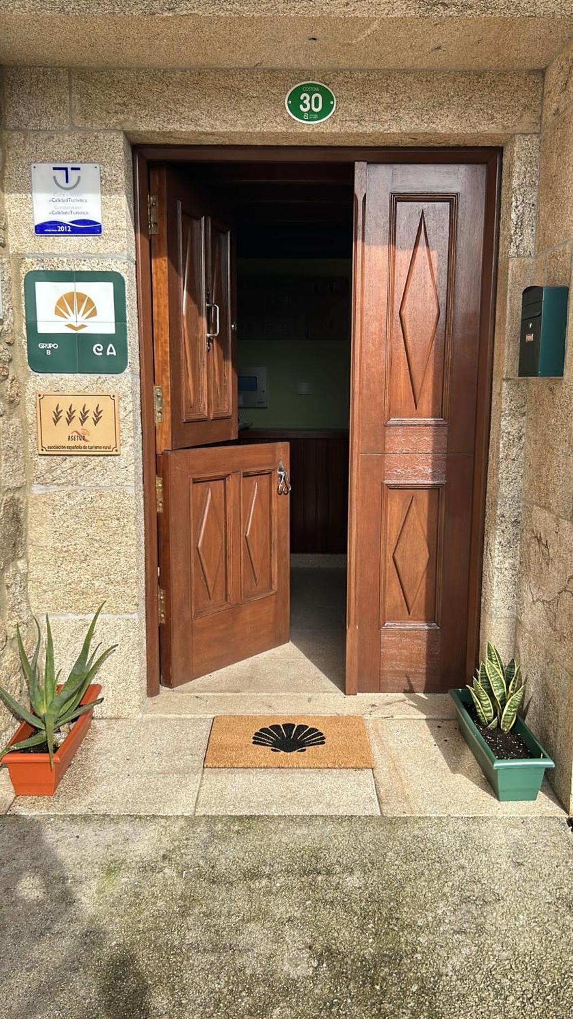 Casa De Costoia Guest House ซานติอาโก เด กอมโปสเตลา ภายนอก รูปภาพ